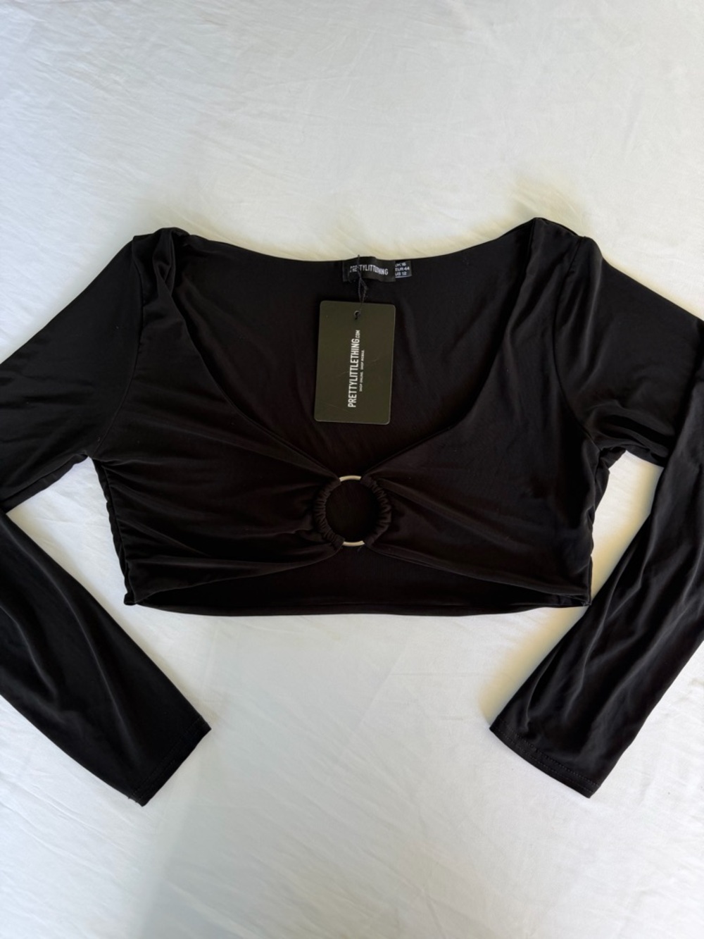 Pretty Little Thing Black Long-Sleeve Ring-Front Crop Top NWT size 12 - Picture 2 of 5
